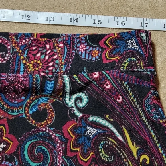 Jaclyn Smith Skirt Set Burgandy Wrap Top & Black Paisley Skirt Size Large EUC - Picture 14 of 15